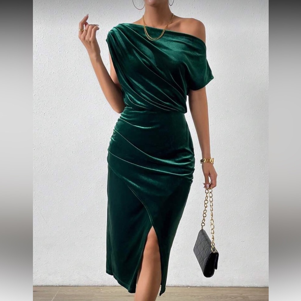 Elegant Green Velvet Off-Shoulder Dress
